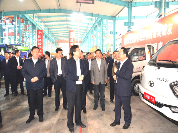 市新旧动能转换沉大项目推动会游艇会yth206集团科普教育基地进行观摩
